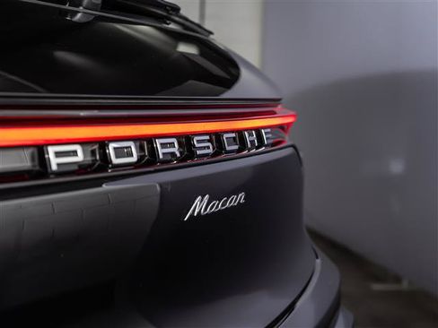 Certified 2026 Porsche Macan AWD/4WD image 30