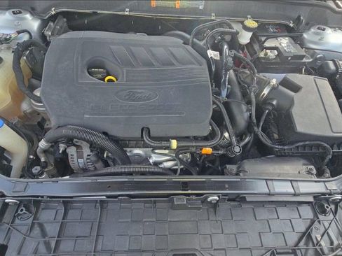 Used 2020 Ford Fusion SE image 12