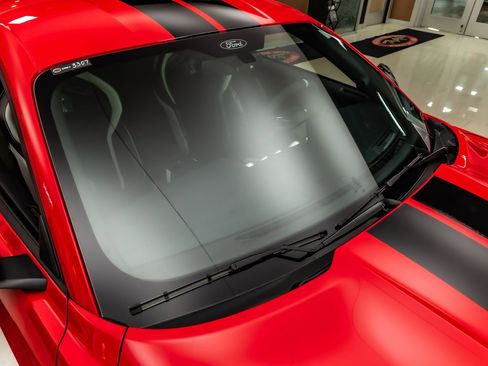 Used 2021 Ford Mustang Shelby GT500 w/ Carbon Fiber Track Pack RWD image 25