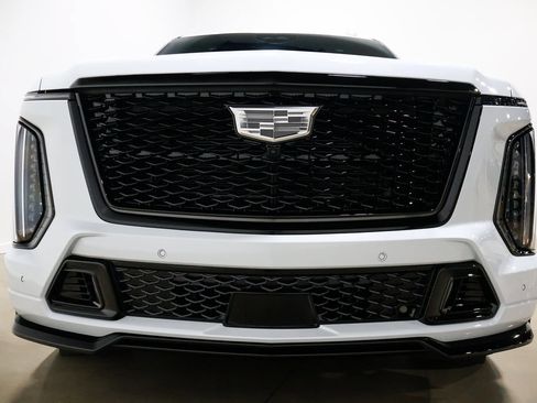 Used 2026 Cadillac Escalade V AWD/4WD image 17