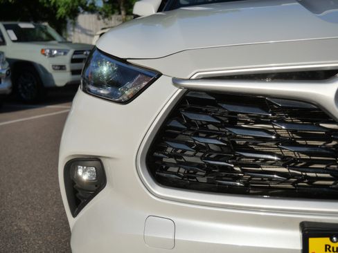 Used 2020 Toyota Highlander Limited AWD/4WD image 16