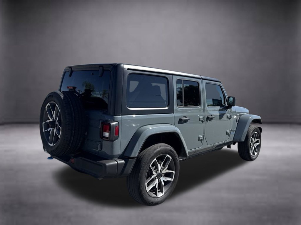 Used 2024 Jeep Wrangler Unlimited AWD/4WD image 4