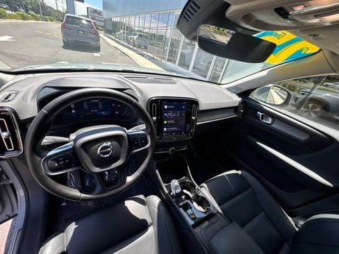 Certified 2025 Volvo XC40 B5 Plus AWD/4WD image 19