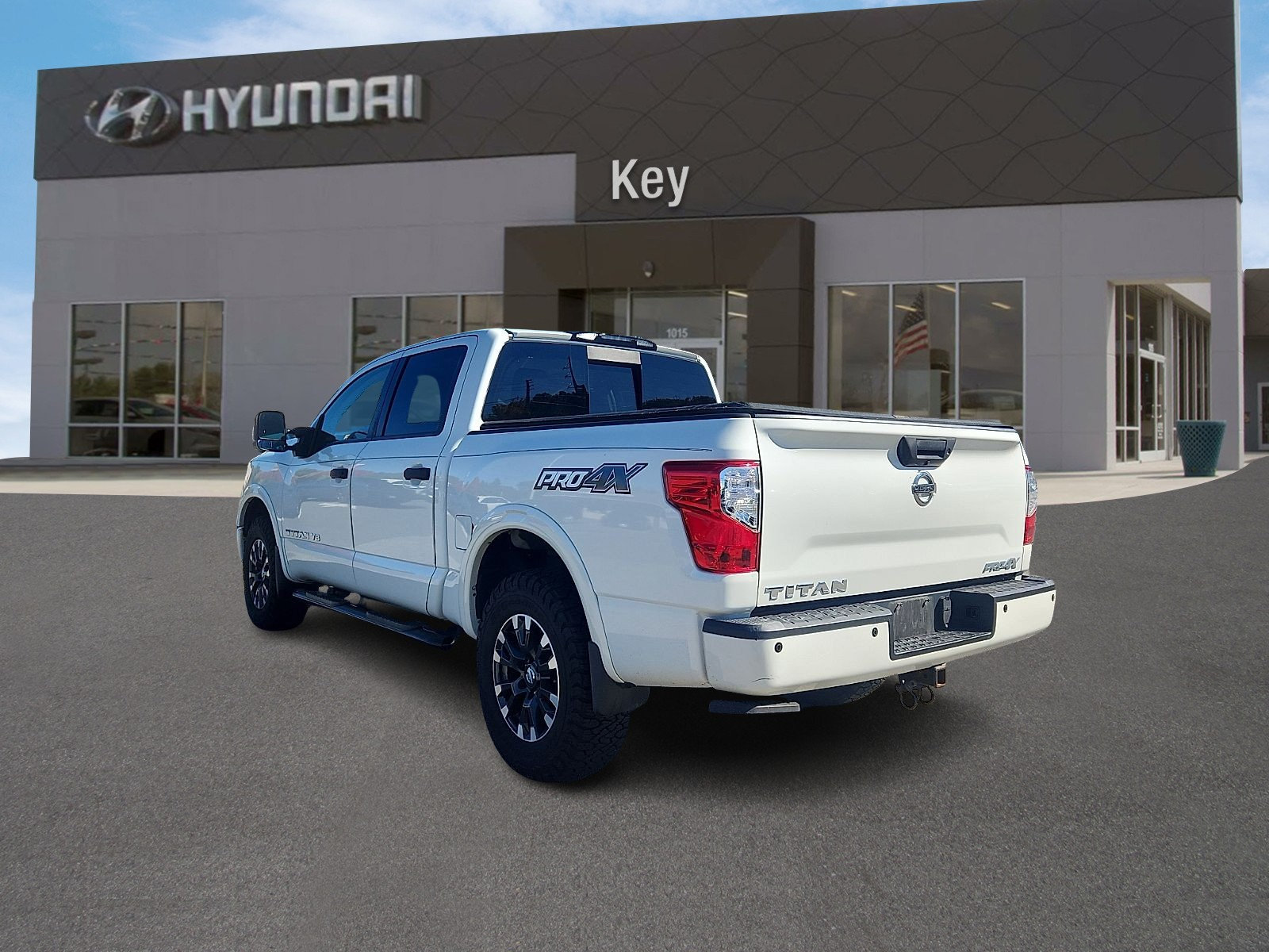 Used 2019 Nissan Titan PRO-4X w/ Pro-4x Convenience Package AWD/4WD image 4