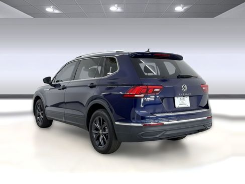 Used 2023 Volkswagen Tiguan SE image 3