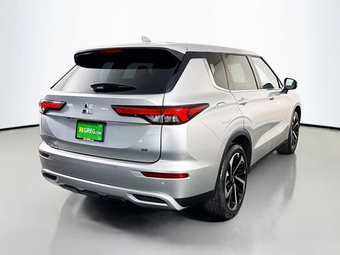 Used 2023 Mitsubishi Outlander SE Black Edition FWD image 10