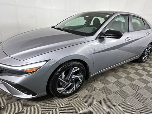 Certified 2025 Hyundai Elantra Sport FWD image 7
