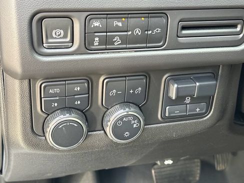 Used 2021 Chevrolet Tahoe Z71 w/ Z71 Signature Package AWD/4WD image 21