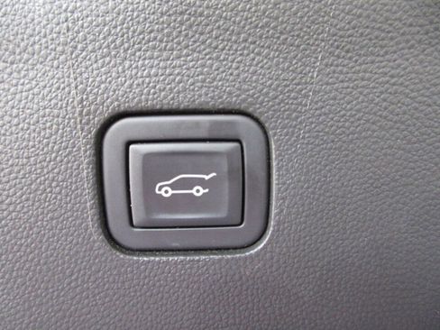 Used 2024 Buick Enclave Premium w/ Experience Buick Package image 37