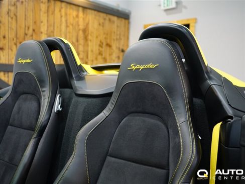 Used 2020 Porsche 718 Boxster Spyder RWD image 17