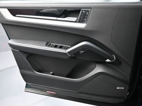 Certified 2025 Porsche Cayenne S AWD/4WD image 25