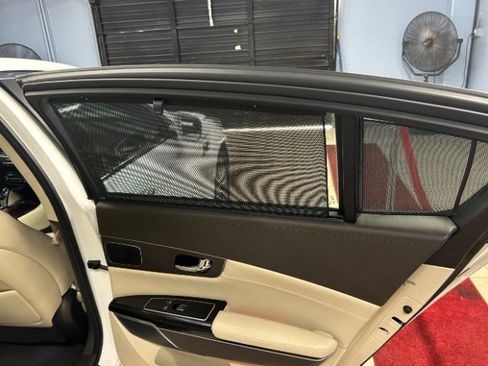 Used 2016 Kia K900 Luxury image 14