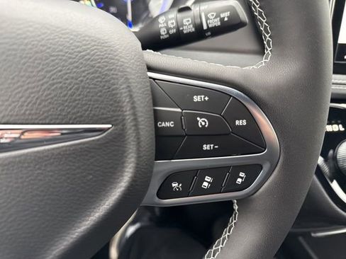 New 2026 Chrysler Pacifica Select FWD image 35