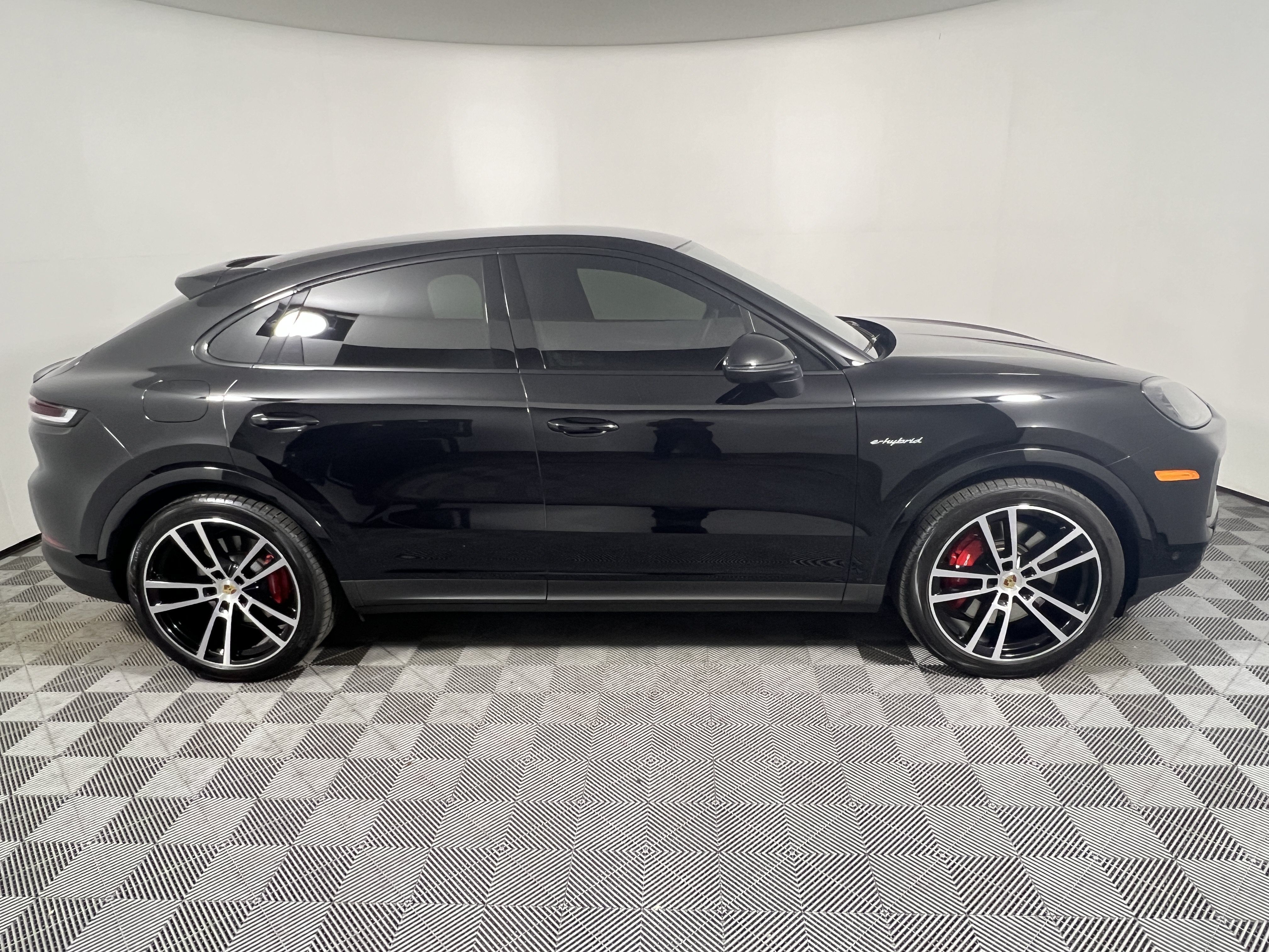 Certified 2024 Porsche Cayenne S AWD/4WD image 8