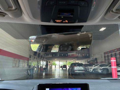 Used 2025 Toyota Corolla LE FWD image 17