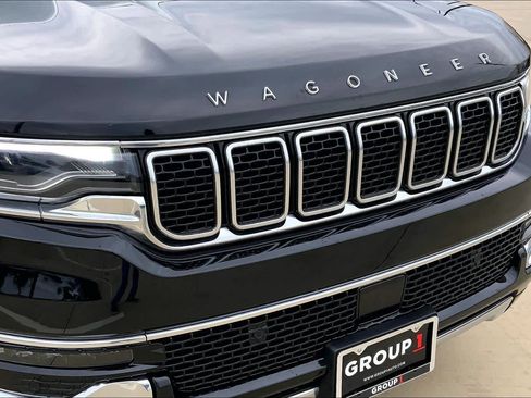 Used 2023 Jeep Wagoneer L Series III w/ Preferred Equipment Group image 29