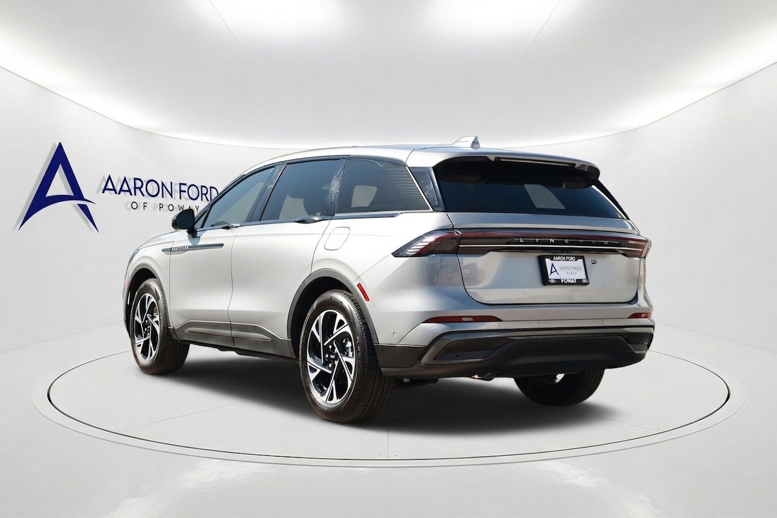 Used 2024 Lincoln Nautilus Premier w/ Jet Appearance Package AWD/4WD image 7