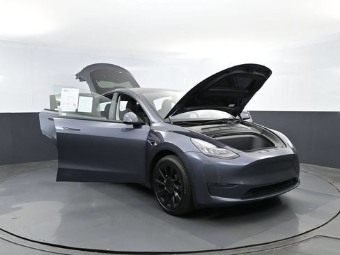 Used 2023 Tesla Model Y Long Range AWD/4WD image 28