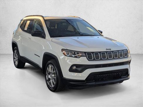 Used 2022 Jeep Compass Latitude w/ Sun and Sound Group image 3