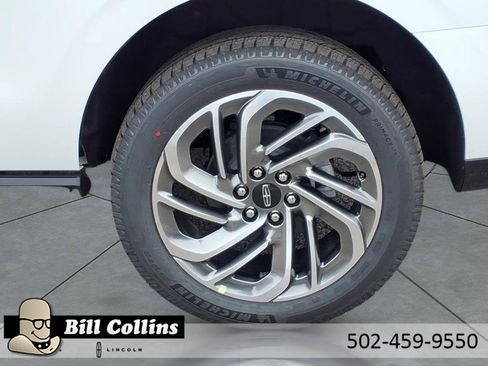 New 2025 Lincoln Navigator Reserve image 4