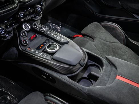 Used 2023 Aston Martin V8 Vantage Coupe RWD image 15