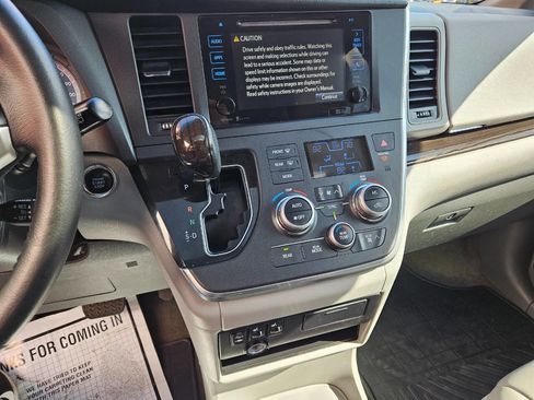 Used 2015 Toyota Sienna XLE w/ XLE Navigation Package image 12