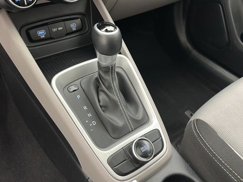 Used 2025 Hyundai Venue SEL FWD image 21