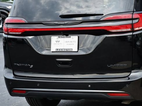 Used 2026 Chrysler Pacifica Limited w/ S Appearance Package FWD image 31