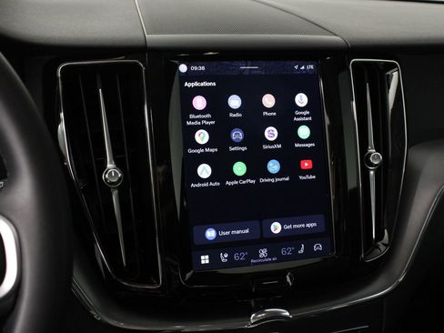 Certified 2025 Volvo XC60 B5 Core image 9