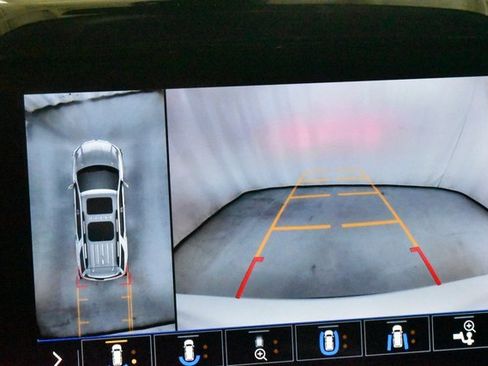 Used 2021 Chevrolet Traverse High Country image 24