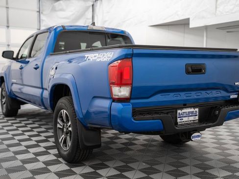 Used 2017 Toyota Tacoma TRD Sport w/ Tow Package AWD/4WD image 5