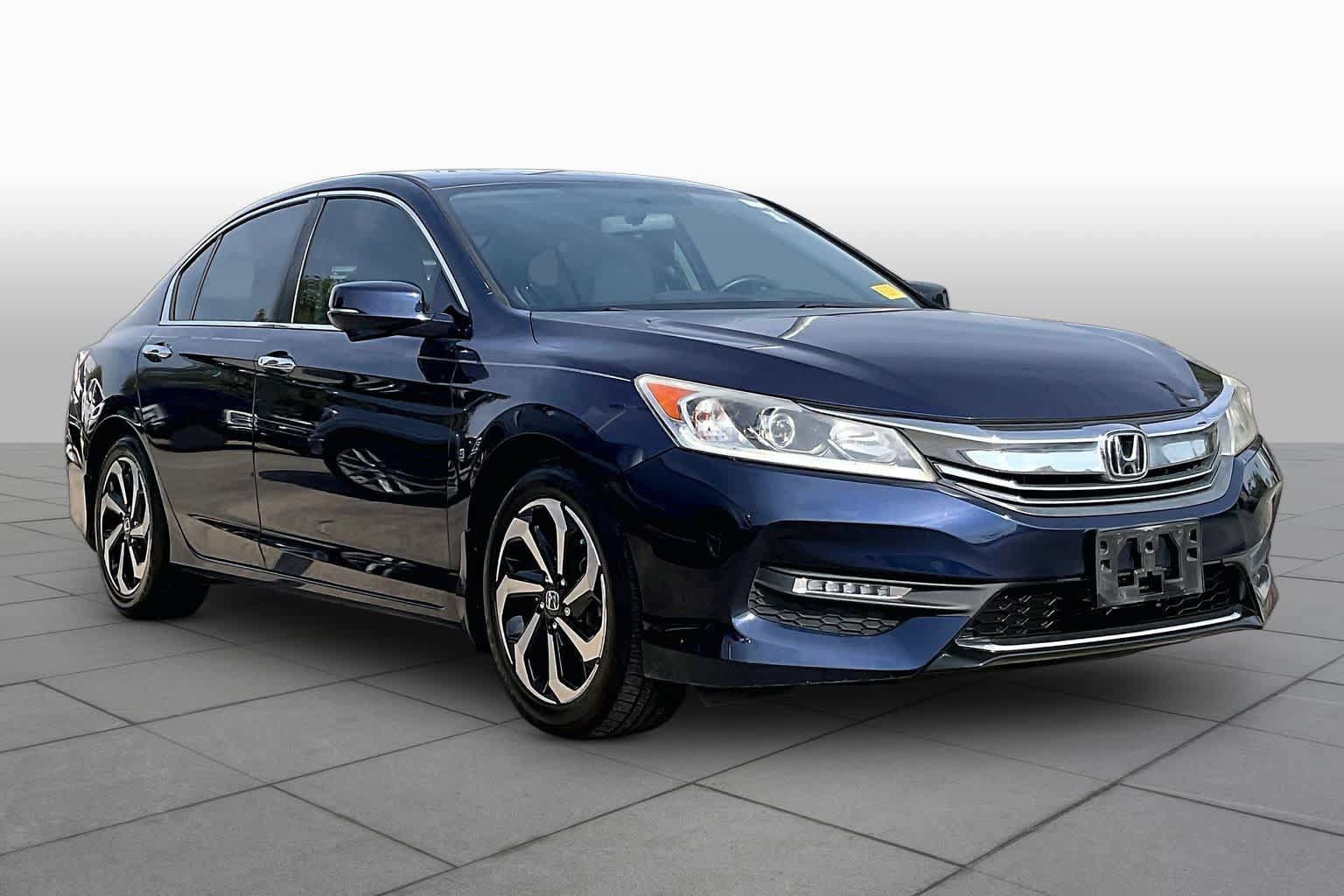 Used 2017 Honda Accord EX image 3