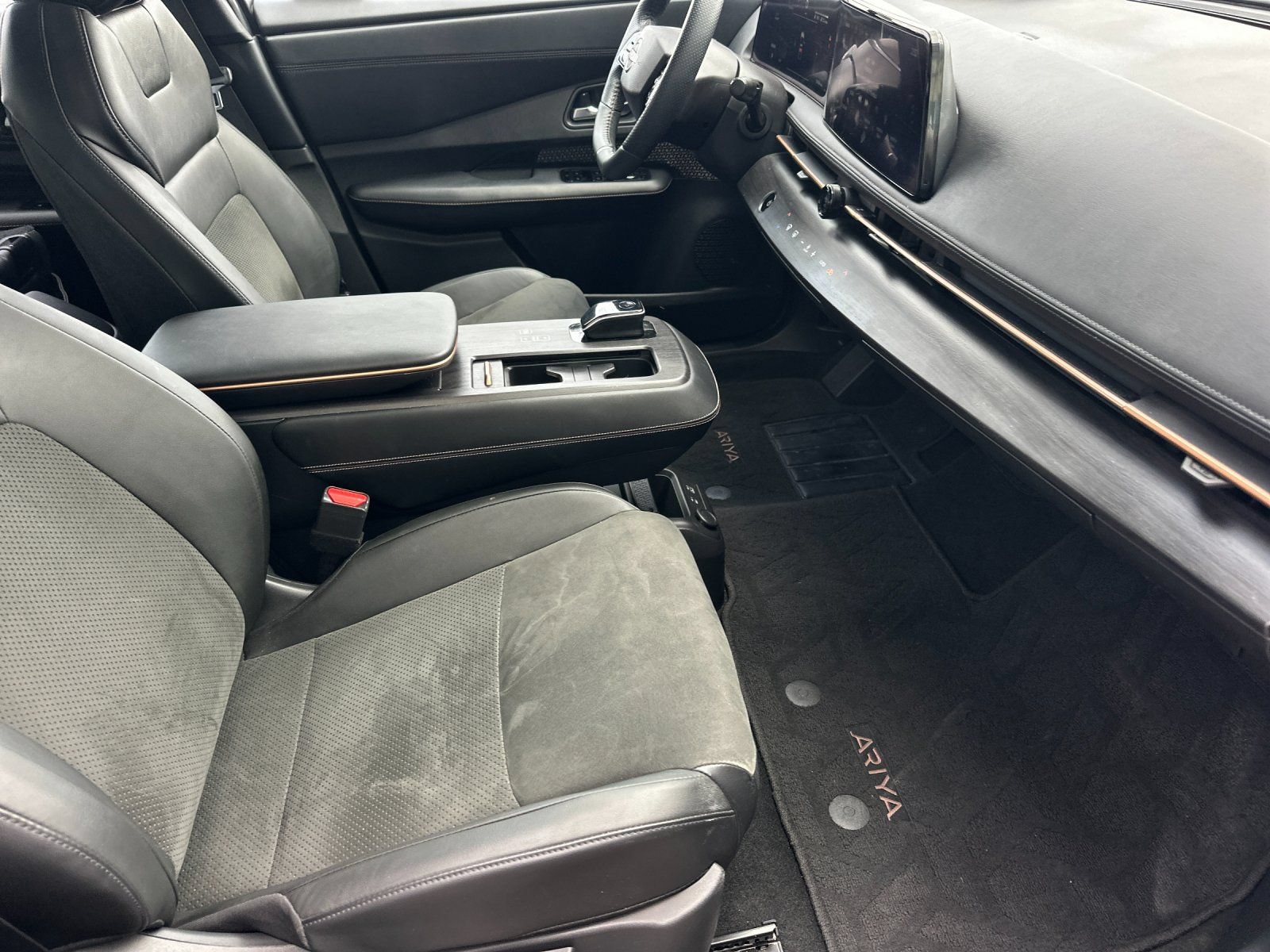 Used 2024 Nissan Ariya FWD image 15