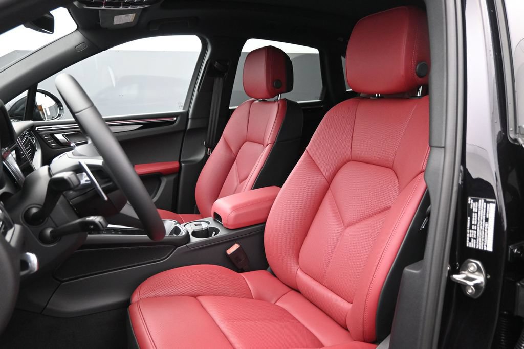 New 2026 Porsche Macan AWD/4WD image 5