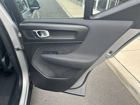 Certified 2025 Volvo XC40 B5 Plus AWD/4WD image 12
