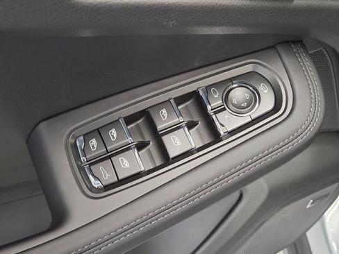 Certified 2026 Porsche Macan AWD/4WD image 15
