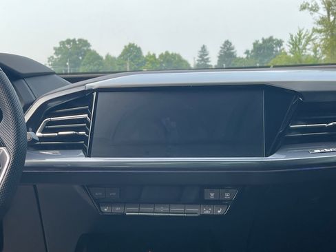 Used 2025 Audi Q4 e-tron Premium Plus image 15