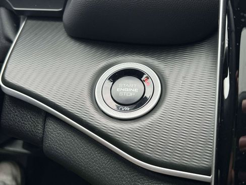 Used 2025 Jeep Grand Cherokee Altitude image 19