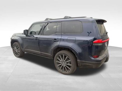 Used 2025 Lexus GX 550 w/ Accessory Package (2T) image 7