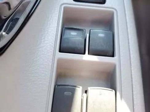 Used 2011 Toyota Camry XLE image 22