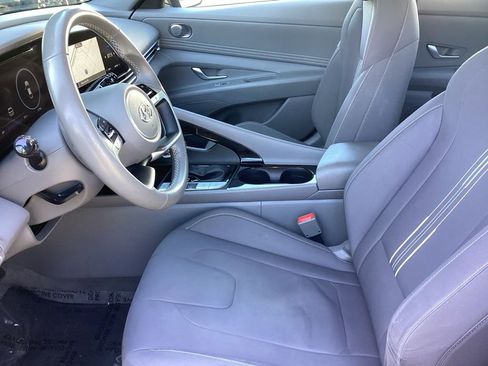 Used 2023 Hyundai Elantra SEL w/ Convenience Package FWD image 4