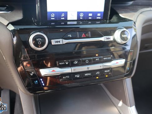 Certified 2024 Ford Explorer Platinum w/ Technology Package AWD/4WD image 19