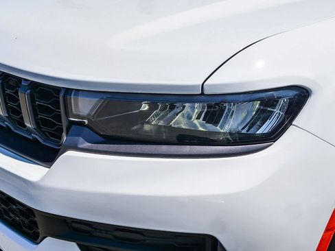 New 2026 Jeep Grand Cherokee L 4WD image 10