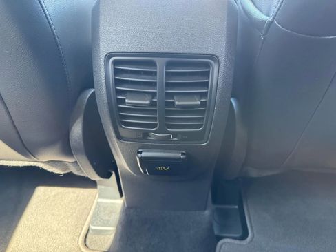 Used 2017 Ford Escape Titanium image 31