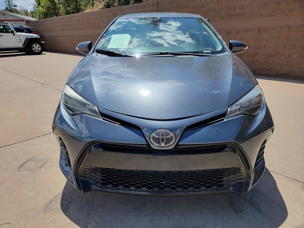 Used 2017 Toyota Corolla SE w/ Carpet Mat Package (TMS) FWD image 2