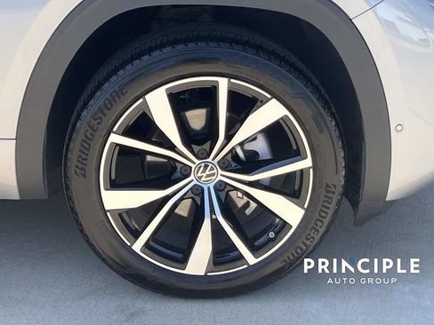 Used 2026 Volkswagen Atlas SEL Premium R-Line AWD/4WD image 4