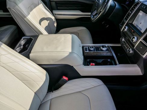 Used 2020 Ford Expedition Platinum image 17