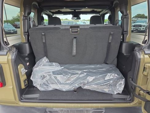 Used 2025 Jeep Wrangler Willys image 14