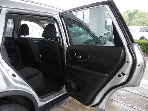 Used 2020 Nissan Rogue SV image 26