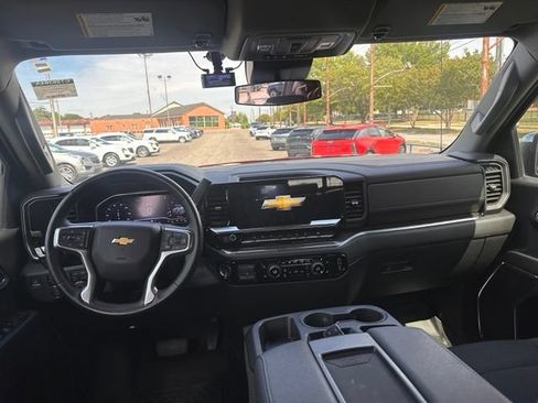 Used 2024 Chevrolet Silverado 1500 LT w/ Z71 Off-Road Package AWD/4WD image 14